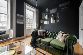 Central Designer Flat by Castle - Image 4