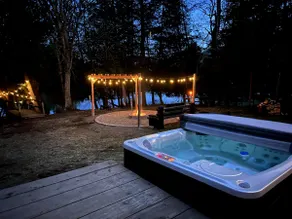 Cottage Le Petit Renard Waterfront & Jacuzzi - Image 2