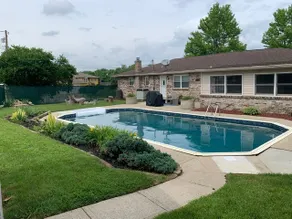 All the Vibes Poolside in Trenton - Image 2