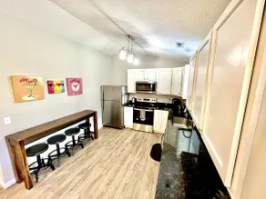 Vibrant 4 Bedroom Getaway with Hot Tub - Image 2