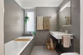 Chic City Apt. Prime Location - Image 2
