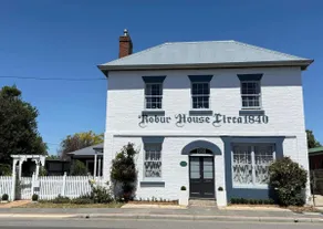 Stay at Robur House, Tasmania - Image 5
