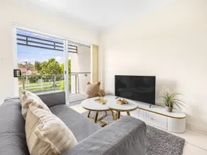Modern 2Beds Apt w/ AC& Capark, Next M1,Bus,Shops - Image 4