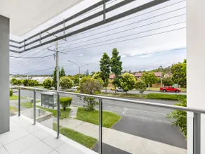 Modern 2Beds Apt w/ AC& Capark, Next M1,Bus,Shops - Image 3