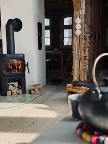 Hinterland Loft – Time out by the fireplace - Image 2