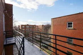 Sunlit 2BR Retreat – Experience MTL in Comfort - Image 4