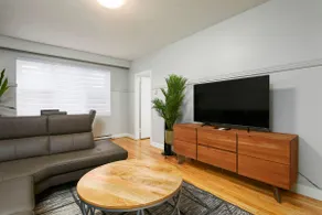 Contemporary 2BR – Stylish Comfort on MTL West - Image 2