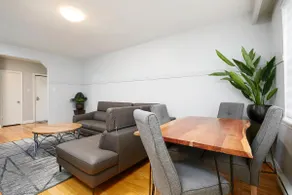 Contemporary 2BR – Stylish Comfort on MTL West - Image 4