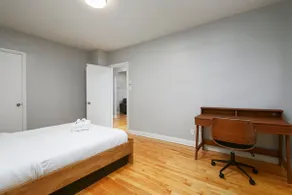 Contemporary 2BR – Stylish Comfort on MTL West - Image 5