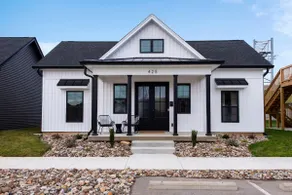 Peaceful Modern Retreat • Prime Location! - Image 2