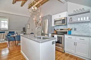 Classically Elegant, Quiet Beacon Hill Penthouse - Image 2