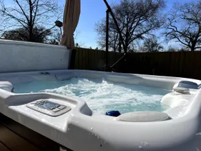 Cottage Bella Hot Tub, Firepit and Grill - Image 4