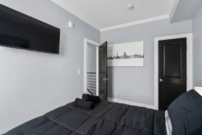 Luxury Penthouse Condo+Rooftop+Private Parking+3BD - Image 5
