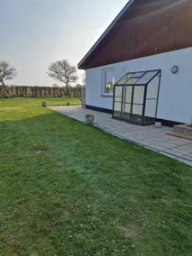 Close to beach with fenced garden - Image 3