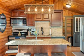 Hot Tub! Cozy Cabin in Town Near Food, Golf, Lake. - Image 4