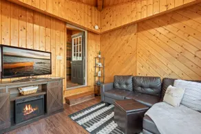 Hot Tub! Cozy Cabin in Town Near Food, Golf, Lake. - Image 5