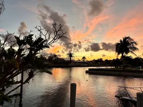 Sunset Coastal Retreat Bch+Hot Tub+Dock - Image 2