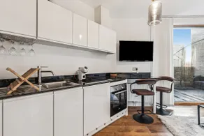 Modern Designed 2 bed Penthouse Apt Sleeps Five - Image 4
