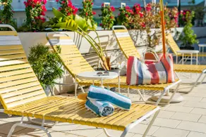 Cool unit in a cool place with a pool and club! - Image 5