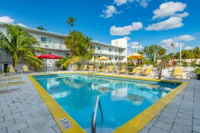 Cool unit in a cool place with a pool and club! - Image 3