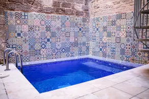 Loft suite 5 independent shared pool - Image 3