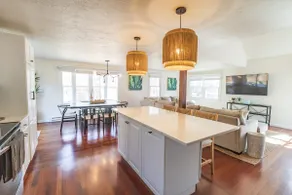 Charming Oak Bluffs Retreat - Image 4