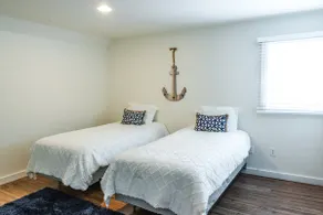 Charming Oak Bluffs Retreat - Image 3