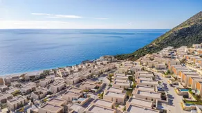 Sunny Coastal Getaway | Green Coast - Image 5
