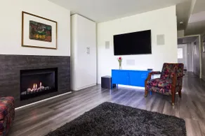 Big and Bright and Beautiful -1 Bdrm off Main St - Image 2