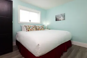 Big and Bright and Beautiful -1 Bdrm off Main St - Image 5