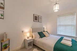 Winchester City Centre Flat Sleeps 6 Free Parking - Image 5