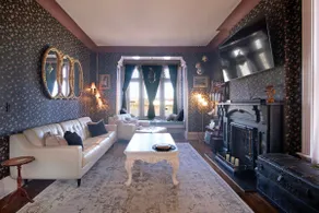 Victorian Riverfront Estate mins from Cincinnati - Image 2