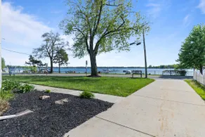 Waterfront Apt w/ Free Parking & Stunning Views - Image 2