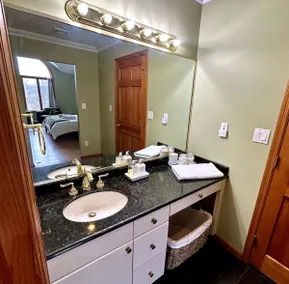Home in Pleasant Valley - Image 5