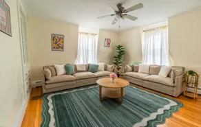 Cozy 3BDR Dwntwn Salem w/parking - Image 2