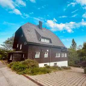 The colorful family vacation home - Image 2