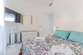 Apartamento vacacional con terraza, jardín y piscina | Vistas al mar - Image 5