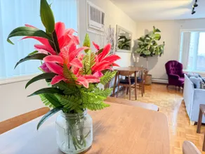 Huge Place Minutes from NYC Parking Available - Image 2