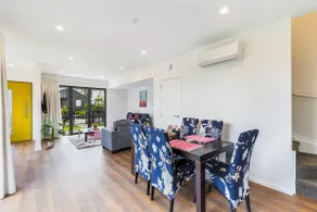 Auckland airport homes six minutes from airport three bedrooms two and half bathrooms - Image 4