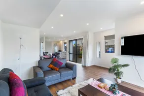 Auckland airport homes six minutes from airport three bedrooms two and half bathrooms - Image 2