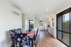 Auckland airport homes six minutes from airport three bedrooms two and half bathrooms - Image 5