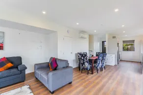 Auckland airport homes six minutes from airport three bedrooms two and half bathrooms - Image 3