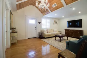 NEW Hugh St Hideaway with Pool - Image 5