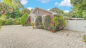 NEW Hugh St Hideaway with Pool - Image 2