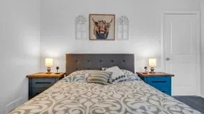Western Charm Retreat – Near Lake, Dining & Shops! - Image 5