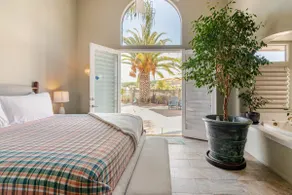 Saltwater Pool w Jet'd Spa-BBQ-King Bed-AC-6 TV's - Image 4
