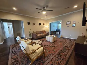 Pet Paradise on Main: Fenced Yard Included! - Image 2