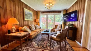 Pet-Friendly Fenced Yard, Walk Downtown - Image 1