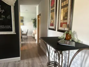 Citys EDGE - 3 Bedroom Sleeps 12! 6 miles downtown - Image 2