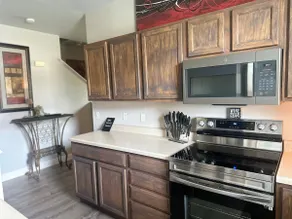 Citys EDGE - 3 Bedroom Sleeps 12! 6 miles downtown - Image 4